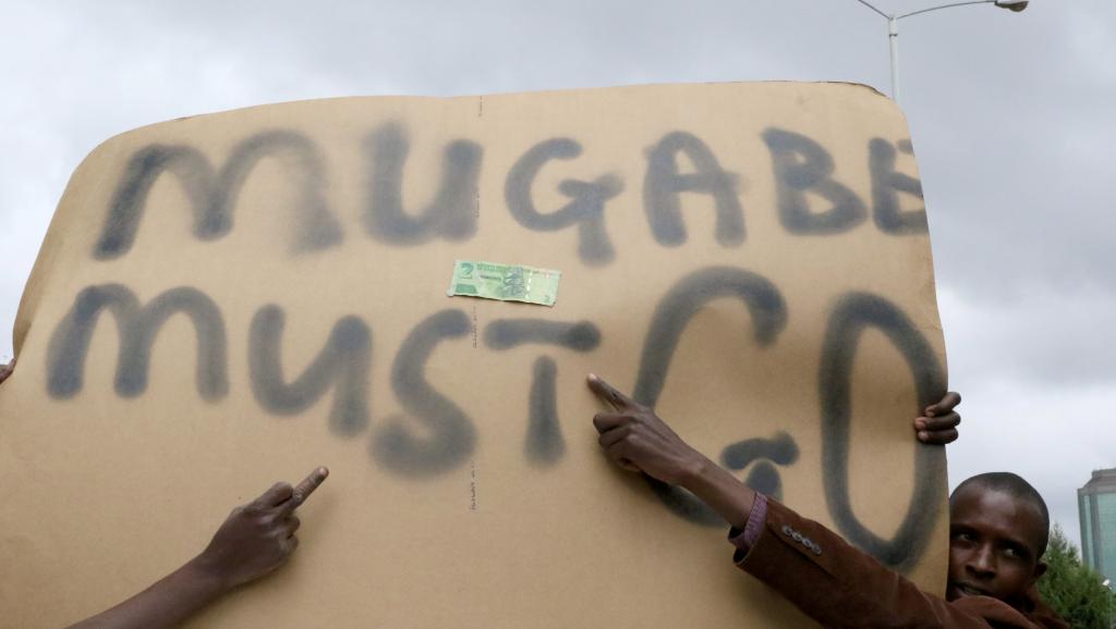 Une journée décisive au Zimbabwe pour le sort de Robert Mugabe