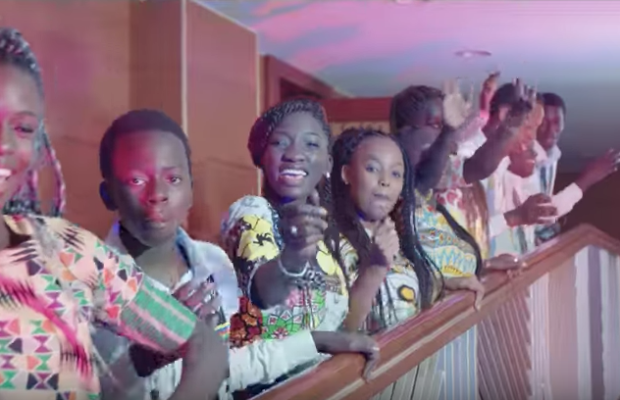 Vidéo: Les enfants de Sen P’tit Galle rendent hommage à Akon « Na Na Na Na »