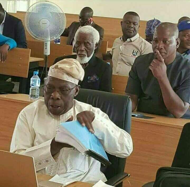 Arrêt sur image: L’ex Président du Nigeria Olesegun Obasanjo retourne à la …fac