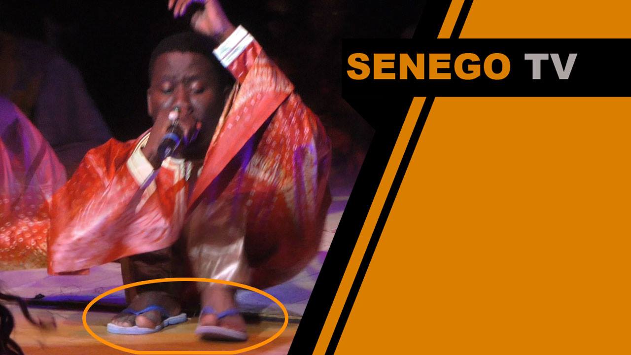 Senego TV – Grand Théâtre :  Alassane Mbaye monte sur scène avec des Thiarakh de 500f. Regardez !