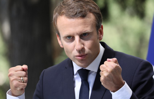 Macron défend sa politique migratoire à Calais