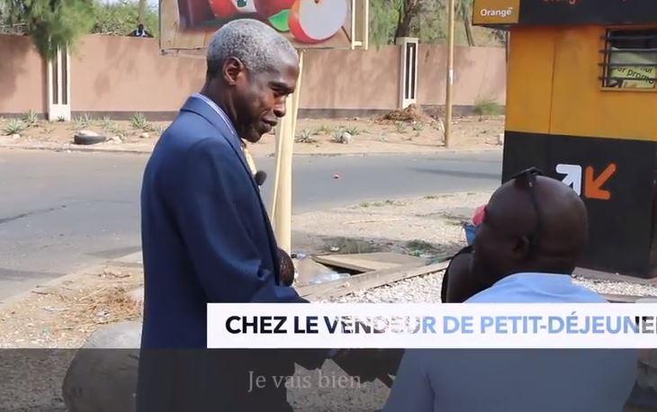 Vidéo – Sénégal – Quand l’ambassadeur des USA prend du thé et « tangana » avec ses voisins aux…