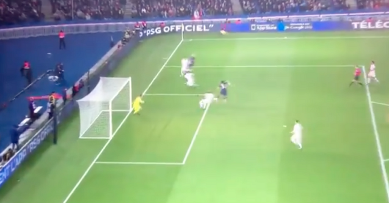 Vidéo : La ‘Madjer’ de Cavani pour donner l’avantage au PSG