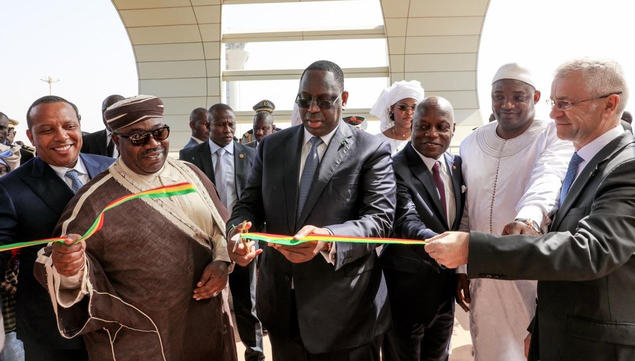 Arrêt sur image: Le président Macky Sall coupant le ruban inaugural de l’AIBD