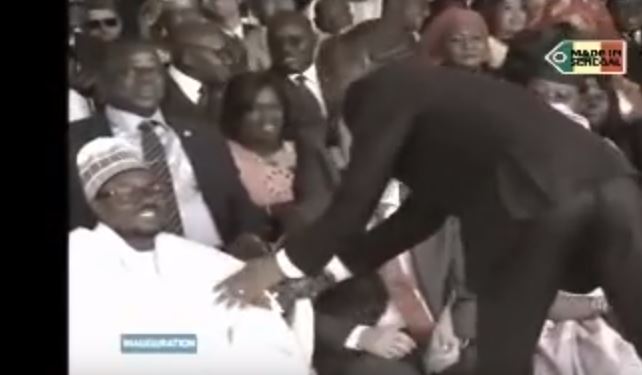 Vidéo: Le « soudjote » de Youssou Ndour à Serigne Bass Abdou Khadr