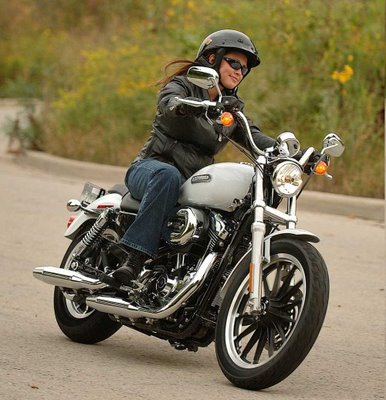 Arabie saoudite: les femmes pourront conduire même des motos