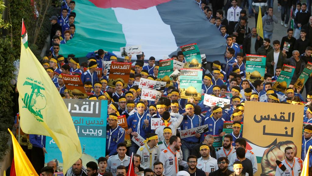 Jérusalem : Des milliers de partisans du Hezbollah manifestent à Beyrouth