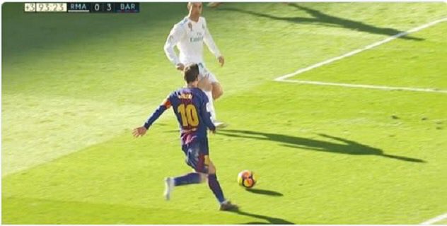 Vidéo: Découvrez qui Messi a imité avec sa passe décisive sans chaussure
