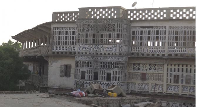 Vidéo – Ndiassane – Un immeuble de 1949 construit par des « Djinns »