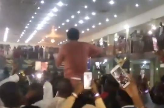 Vidéo: Wally Seck chauffe le public de Banjul