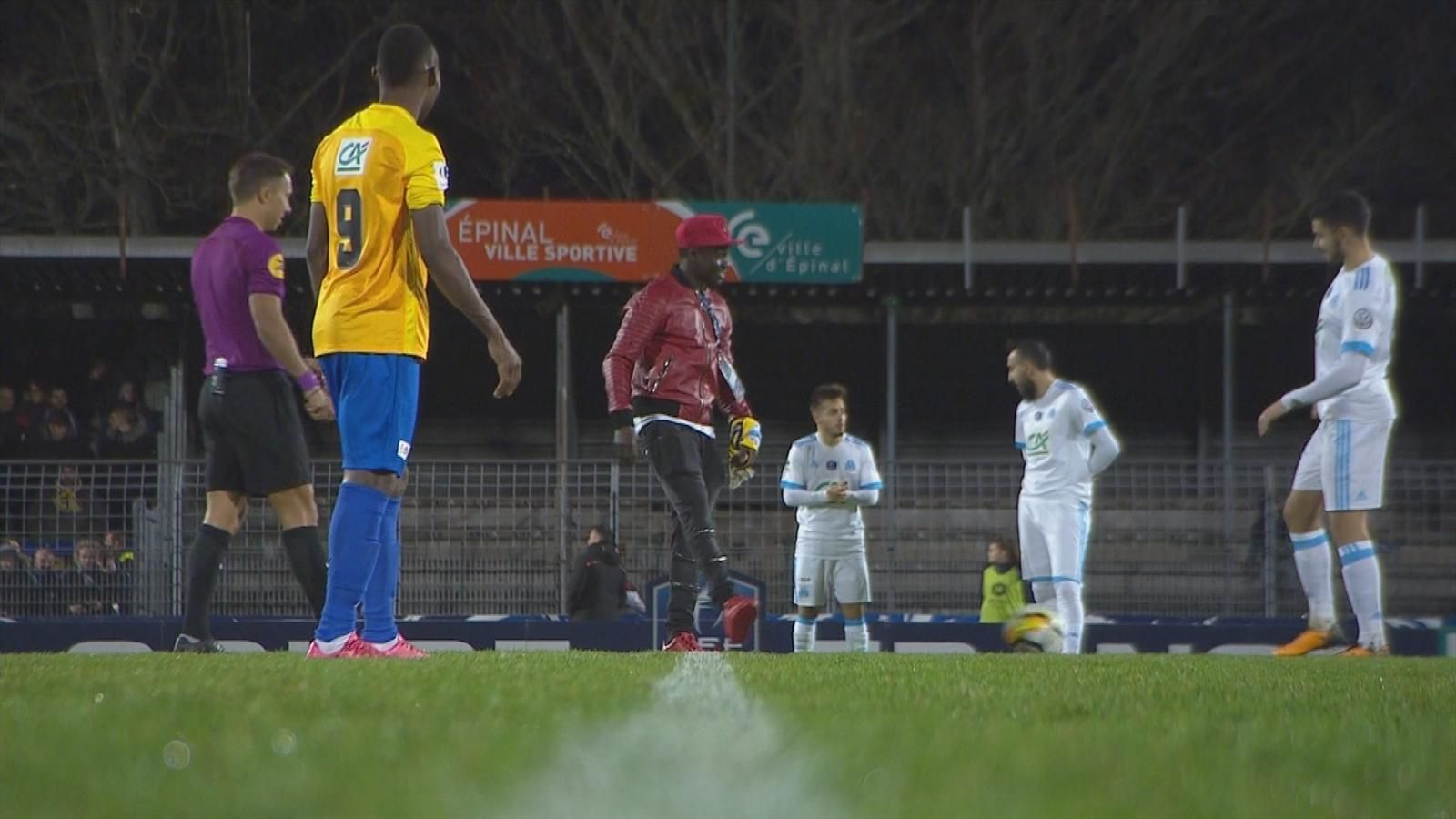 Image – Coupe de France: Sadio Mané a donné le coup d’envoi du match Epinal-OM