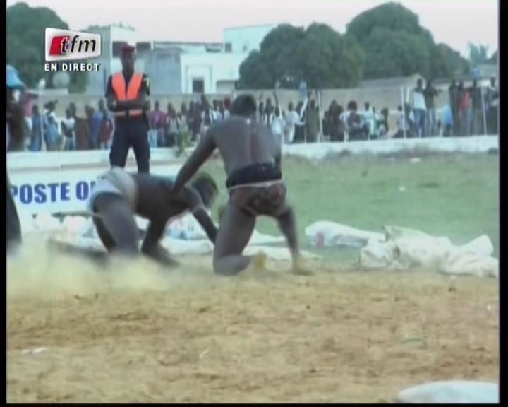 Vidéo – Lutte: Thiatou Samb Diaw vs Laye Dakhar