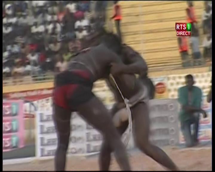 Vidéo – Lutte stade Amadou Barry: Référence vs Diabel