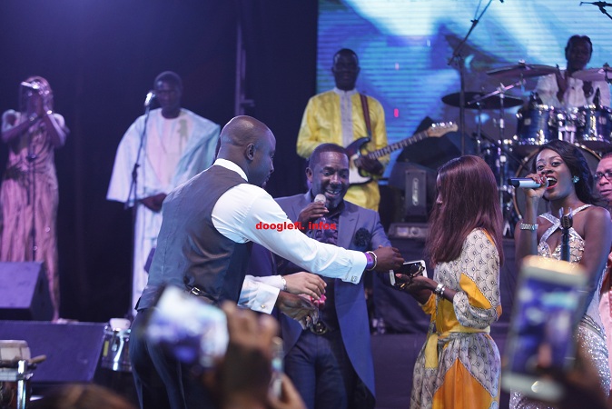 (06 Photos) – Gambie : Youssou Ndour orchestre la demande en mariage de …