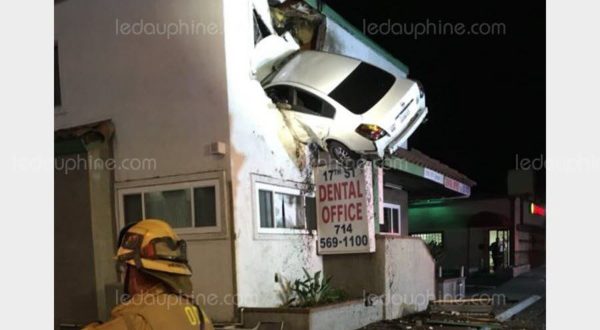 Une voiture dérape et s’encastre au premier étage d’un cabinet dentaire