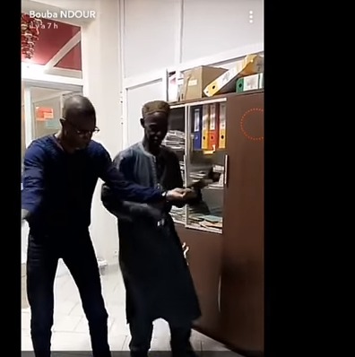 Vidéo :  Bouba Ndour fait le « pingouin »