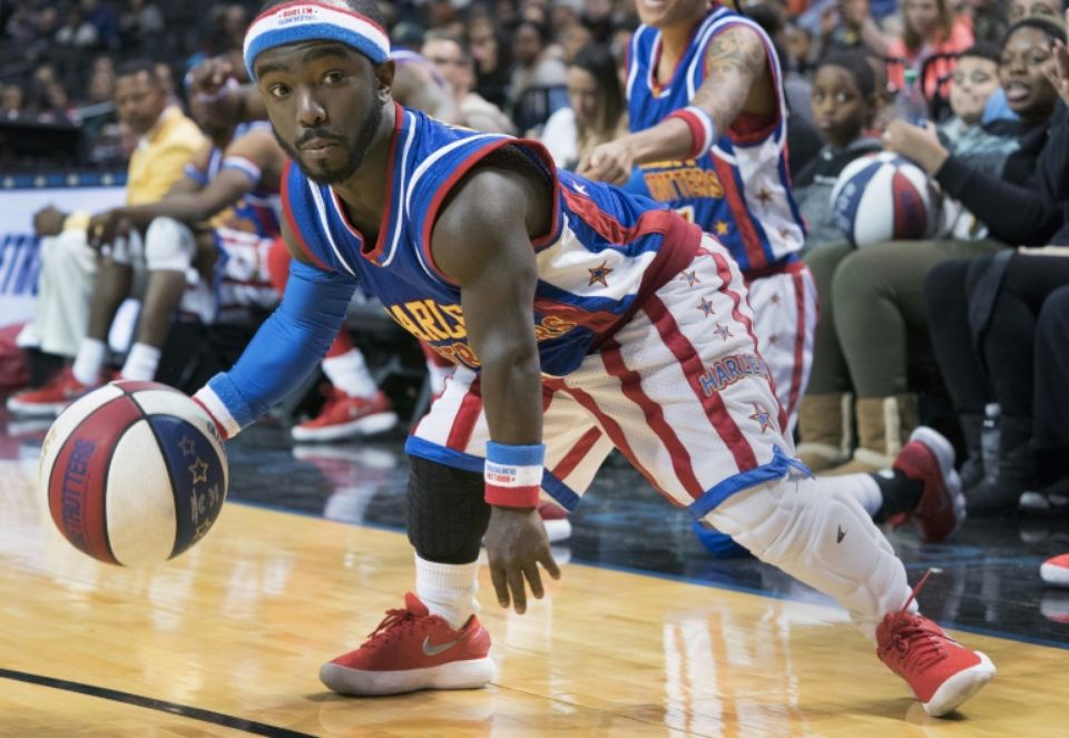 Vidéo: A 32 ans, Jahmani Swanson, basketteur de 1,35 m, intègre les Harlem Globetrotters