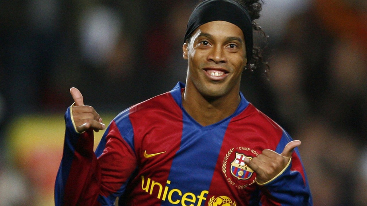 Vidéo: Le jour où Ronaldinho a humilié un coéquipier