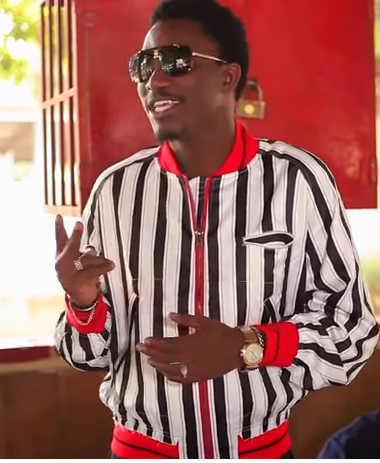 (03 photos) : Wally Seck ose le contraste avec un jacket en trois couleurs