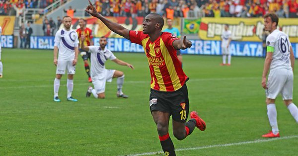 Vidéo: Demba Ba offre la victoire à Göztepe