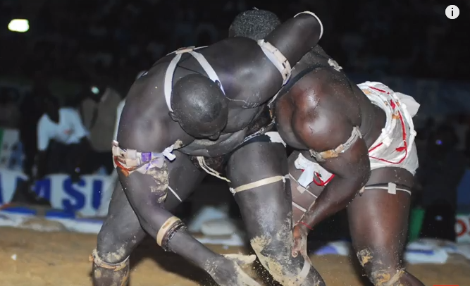 Vidéo-Lutte: Souleymane Mbaye et Diabong sur Papa Sow VS Ama Baldé