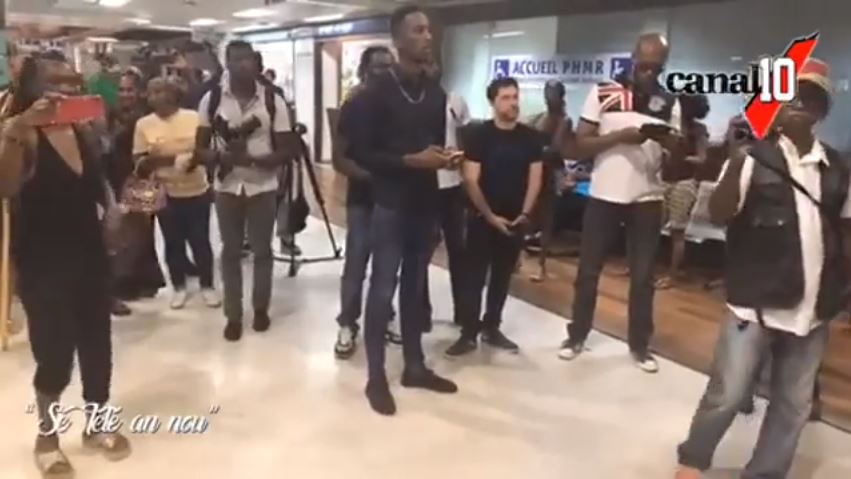 Vidéo: Kemi Seba accueilli tel un messie en Guadeloupe dans le cadre d’une tournée « Anti impérialisme »