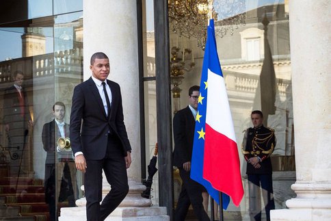 Mbappé, 19 ans, vole au secours des enfants soldats d’Afrique et...