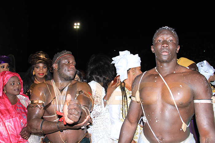 (10 photos) – Lutte: Laye Gothé « déracine » Mbaye Gouye-Gui…