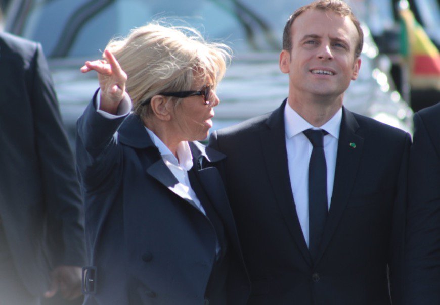 Vidéo: La belle Danse de Macron et de son épouse Brigitte