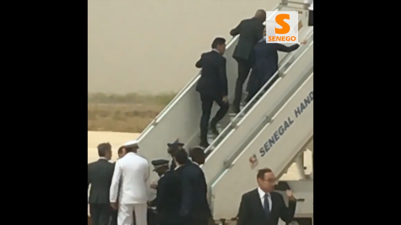 Vidéo exclusive Senego: après avoir heurté son avion sur celui de Macky Sall, Macron a dû… Regardez