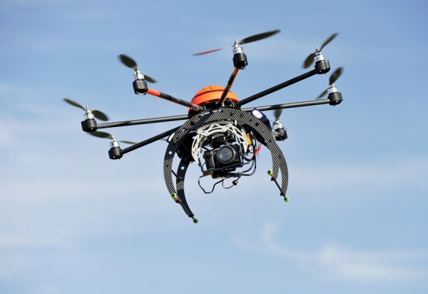 Vidéo – William Elong fait la fierté du Cameroun: Il présente le premier drone 100% camerounais