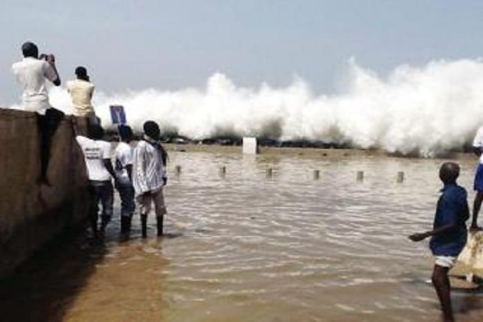 Météo: Alerte à une houle dangereuse