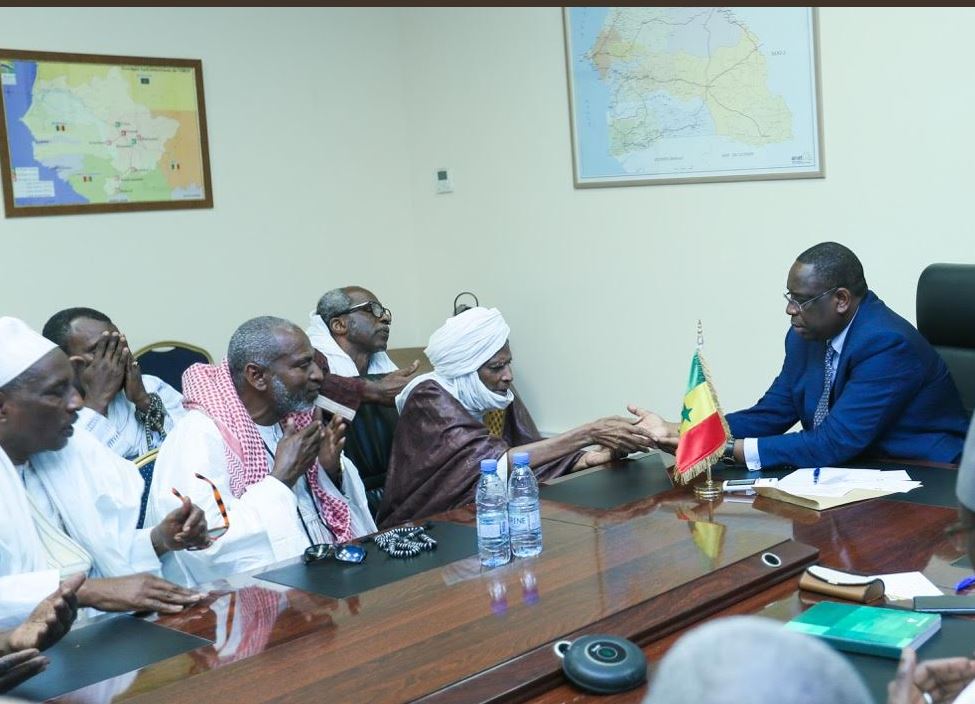 Vidéo: Un khalife de 103 ans se déplace au Palais pour magnifier le travail du président Macky Sall