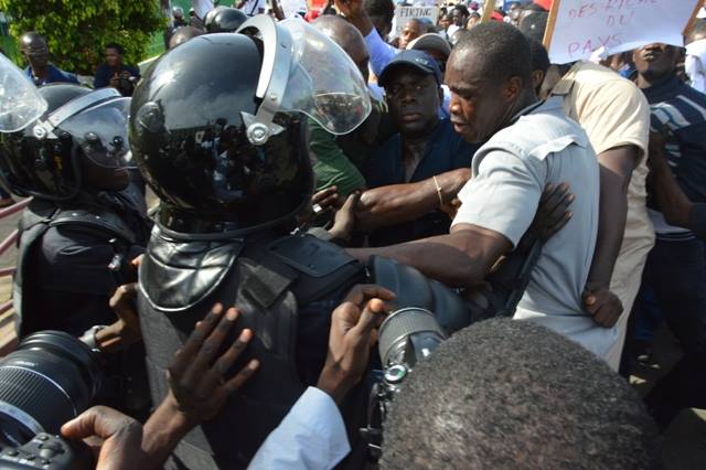 Vidéo: A Pikine, l’opposition promet du feu et des flammes à Aly « Ndiouth Ndiath »