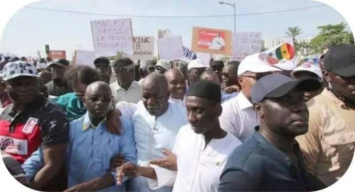 La coalition Manko Wattou Senegal réfute la candidature de Karim Wade et crache sur la marche de l’opposition