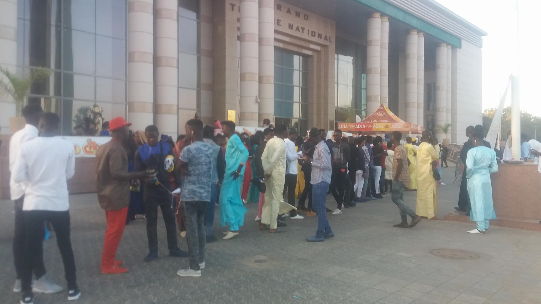 Photos: Soirée Waly Seck Sargal Jigeen-C’est déjà le rush au Grand Théâtre