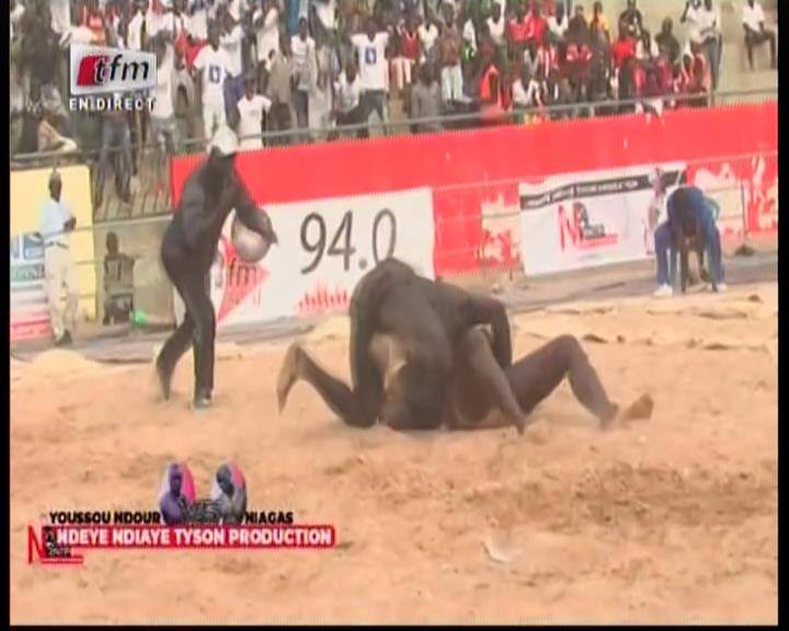 Vidéo-Lutte: Thaitou Aida bat Thiatou Baol