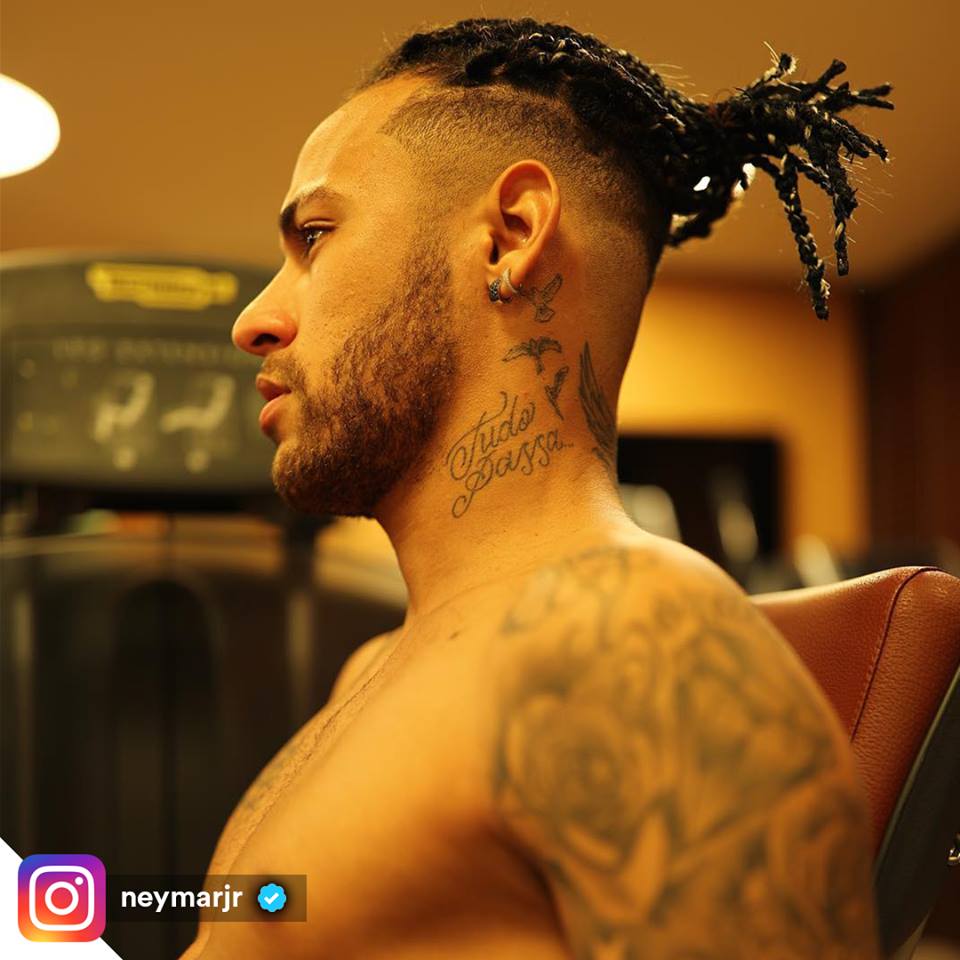 Arrêt sur image: Neymar ose un nouveau look de malade