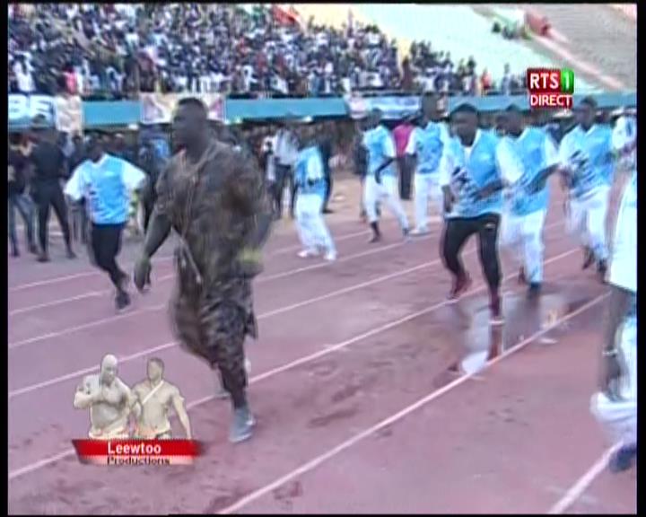 Vidéo –  Le touss extraordinaire de Sa Thiès qui éblouie le stade