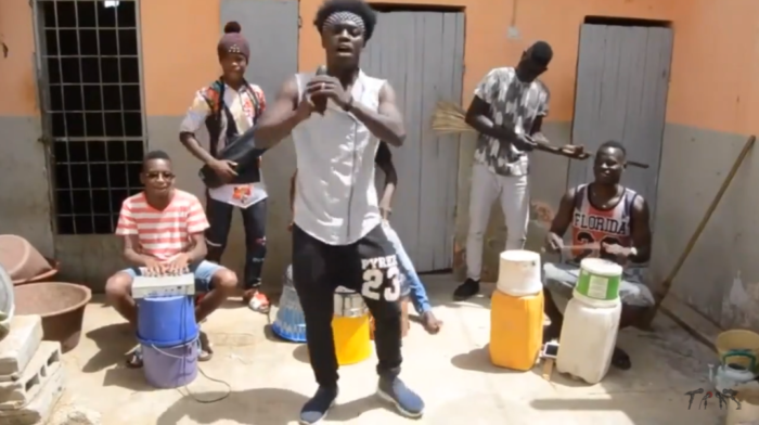 Vidéo : Ce groupe imite formidablement Waly Balago Seck. Regardez !