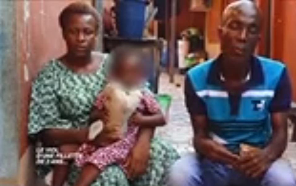 Drame: sa fille de 2 ans violée, cette femme se fait violemment tabassé par la famille du violeur
