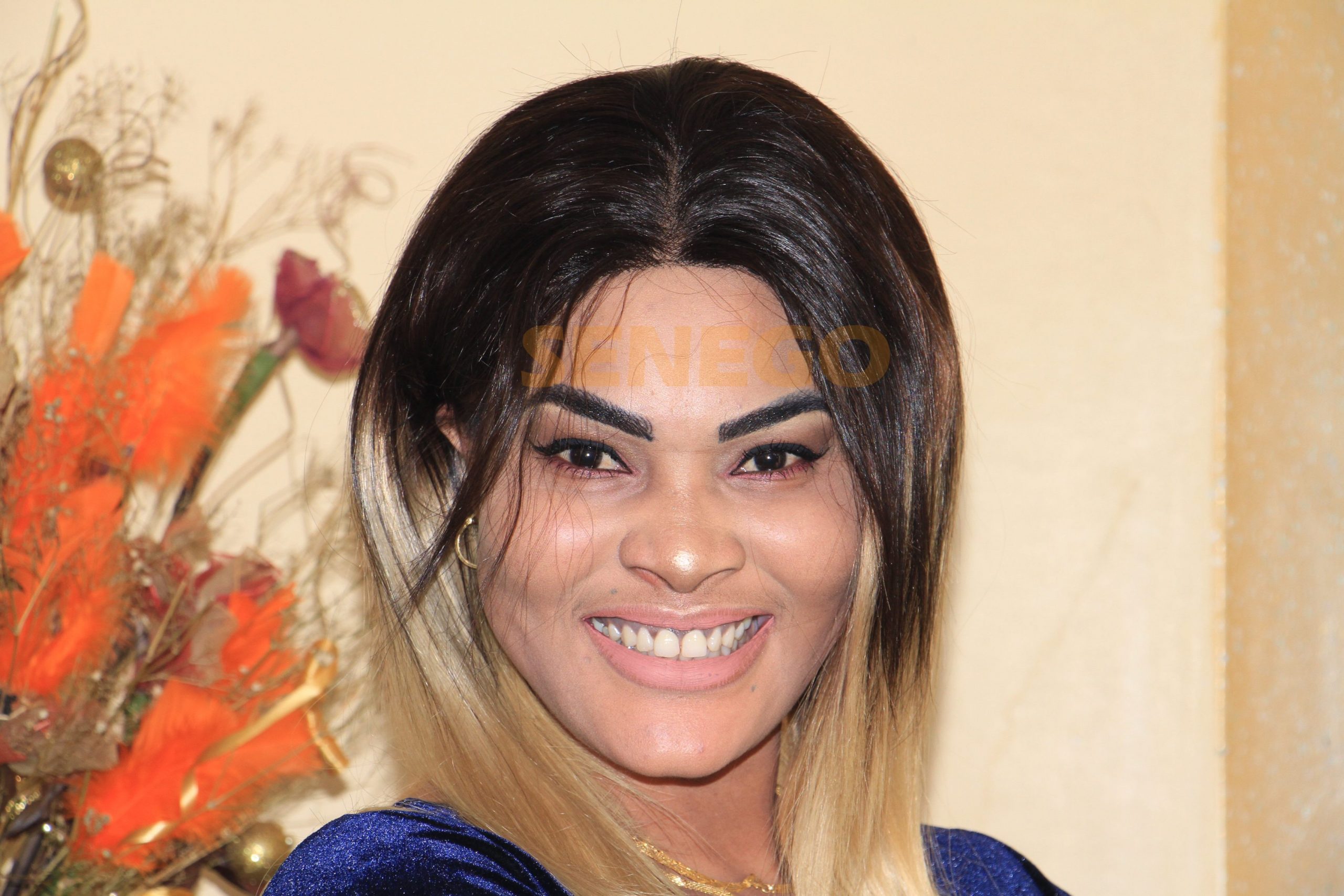 (07 photos) : Soumboulou expose son élégance et sa classe dans une robe top