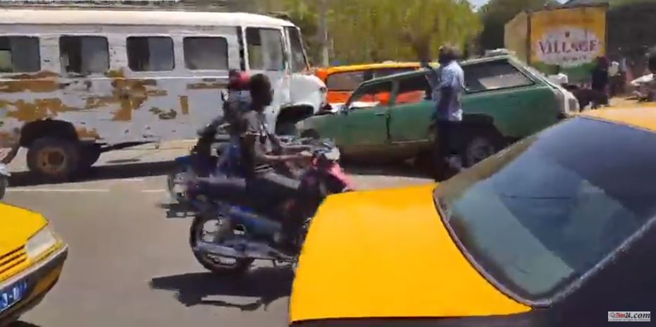 Vidéo: Collision entre un «ndiaga ndiaye» et un 7 places fait 8 blessés à Thiès