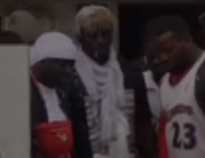 Vidéos – Lutte: Balla Gaye 2 s’apprête à sortir de chez lui, Regardez sa préparation mystique!