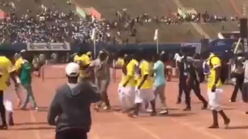 Vidéo: Balla Gaye 2 chauffe déjà l’atmosphère et marque son territoire à Léopold Sédar Senghor