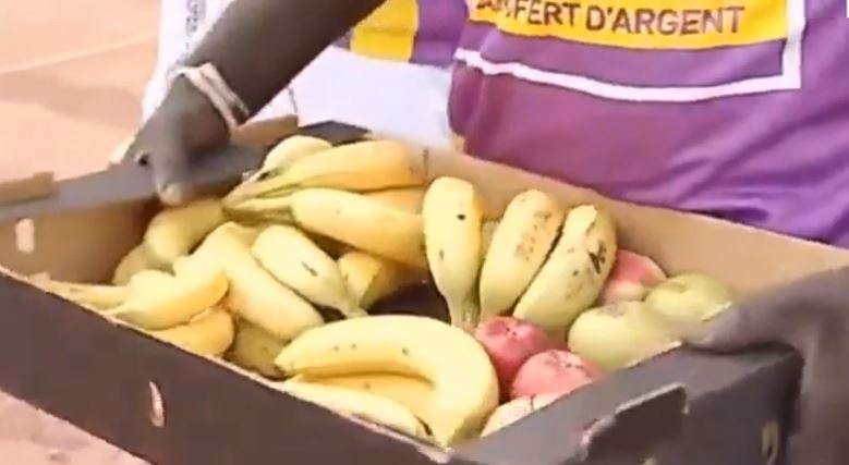 Vidéo: Gris Bordeaux amène son dessert dans le stade et ne va pas en offrir à Balla