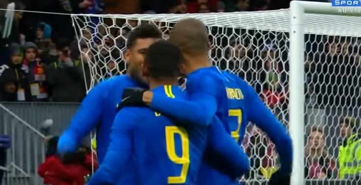 Vidéo-Football: Le Brésil atomise la Russie 3-0