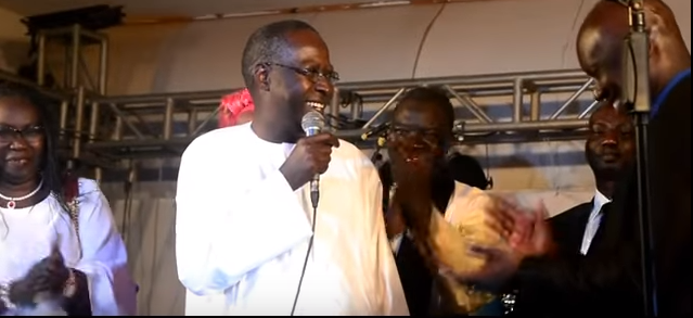 Vidéo: Le Premier ministre irrésistible à la musique de Pape Diouf…