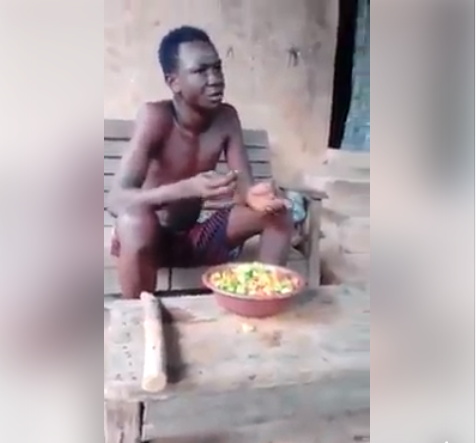 Vidéo: Insolite – un voleur pris en flagrant délit contraint de manger du piment frais en échange de sa libération