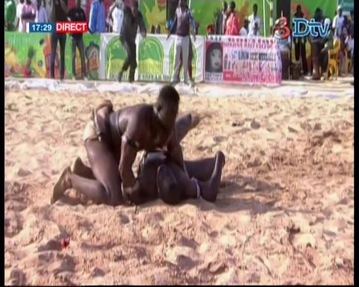 Vidéo – Lutte: Gli Balla bat Commandant Thioune